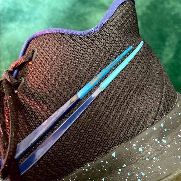 NIKE KYRIE 3 FLIP THE SWITCH, ATHLETIC SNEAKERS GREAT CONDITION IN ORIGINAL BOX. main image 9